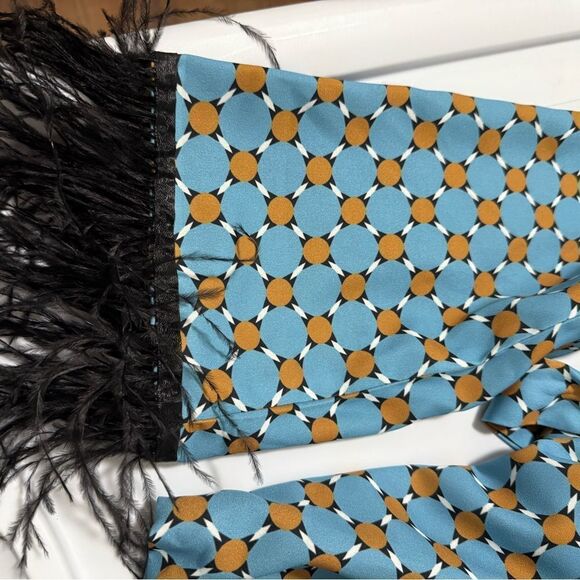 YMHY Blue/Tan Patterned Women's Lounge Wear with Black Ostrich Trimmed Cuffs. - Picture 5 of 8